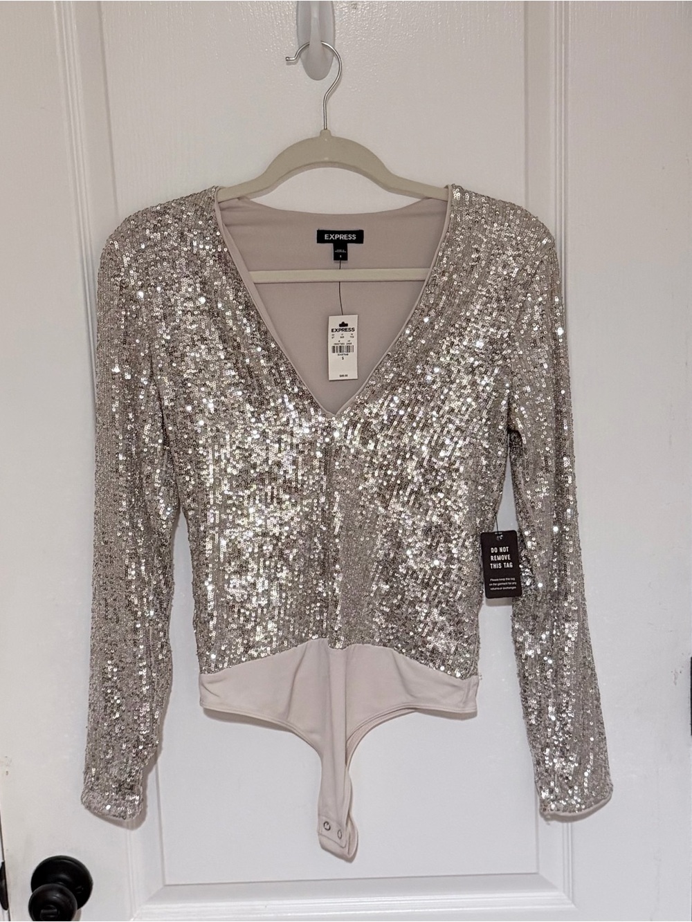 Express NWT Champagne/silver Sequin V-Neck Long Sleeve Bodysuit size small